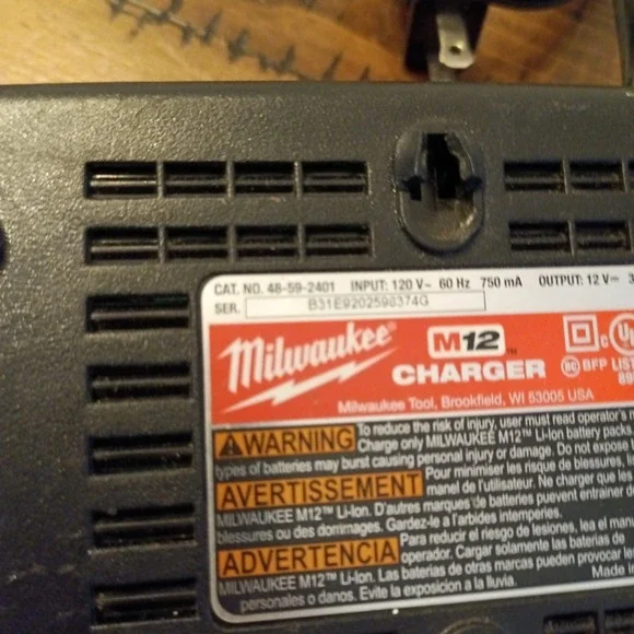 Milwaukee 48-59-2401 M12 12V Lithium Ion Battery Charger 12 Volt Genuine a3 - Picture 2 of 4